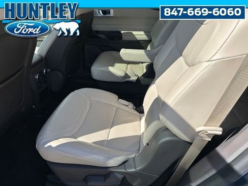 Used 2020 Ford Explorer Platinum w/ Premium Technology Package AWD/4WD image 18