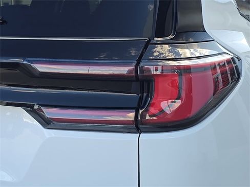 Certified 2025 GMC Acadia Elevation image 8