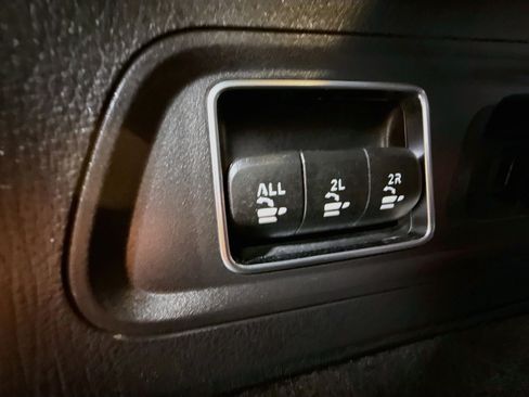 Used 2025 Mercedes-Benz GLS 450 4MATIC image 48