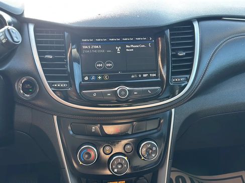 Used 2018 Chevrolet Trax LT w/ Sun & Sound Package FWD image 26