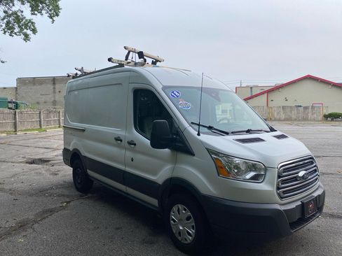 Used 2018 Ford Transit 250 130 Medium Roof RWD image 7