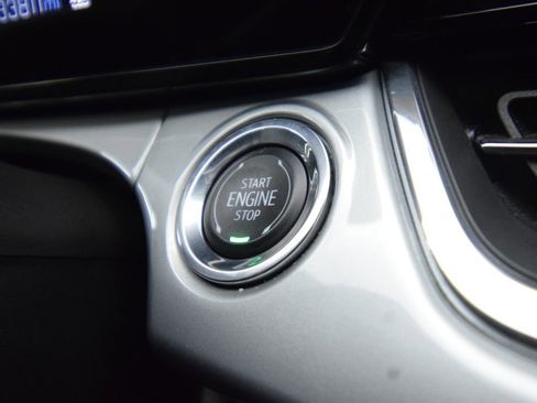 Used 2025 Chevrolet Trax LT w/ LT Convenience Package FWD image 34