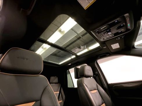 Used 2023 GMC Yukon AT4 w/ Technology Package AWD/4WD image 17