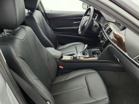 Used 2017 BMW 320i 320i Sedan with Premium and Dr image 25