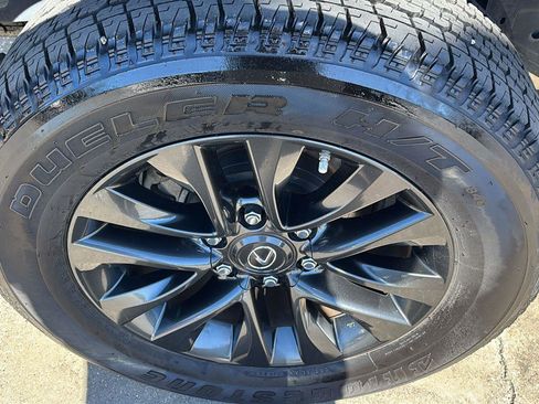 Used 2023 Lexus GX 460 Premium w/ Premium Package image 10