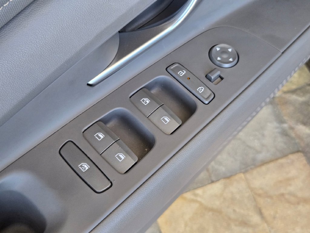 Used 2025 Hyundai Elantra Sport FWD image 12