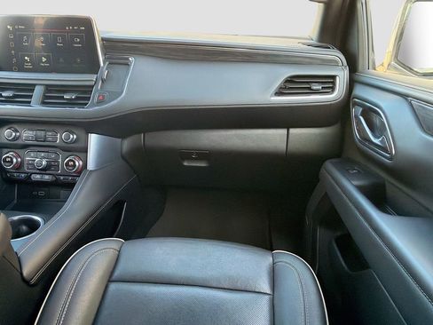 Used 2024 GMC Yukon XL SLT AWD/4WD image 18
