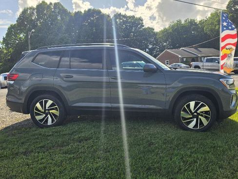 Used 2025 Volkswagen Atlas SE AWD/4WD image 3