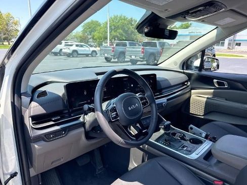 Used 2026 Kia Carnival FWD image 10