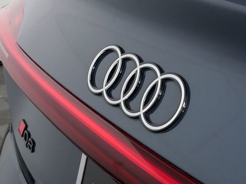 Certified 2024 Audi Q8 e-tron Prestige image 38
