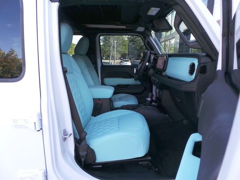 Used 2024 Jeep Wrangler Unlimited Sahara AWD/4WD image 43