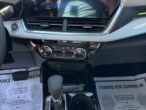 New 2026 Chevrolet Trax LT w/ Sunroof Package image 17