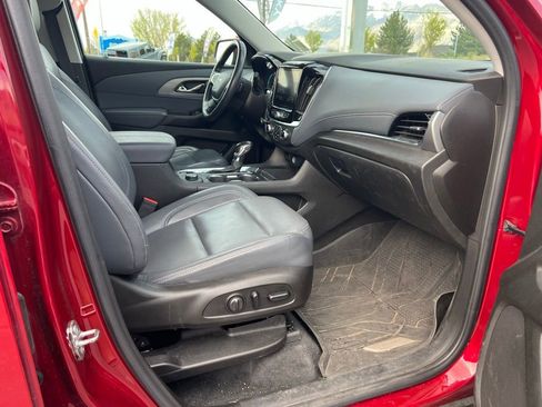 Used 2021 Chevrolet Traverse LT image 16