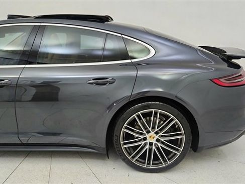 Used 2018 Porsche Panamera 4S image 11
