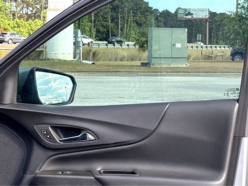 Used 2023 Chevrolet Equinox LT FWD image 15