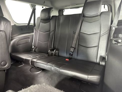 Used 2019 Cadillac Escalade ESV Luxury AWD/4WD image 23