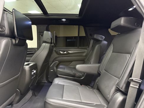 Used 2024 GMC Yukon Denali w/ Advanced Technology Package AWD/4WD image 16