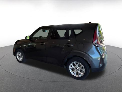 Used 2025 Kia Soul LX w/ LX Technology Package FWD image 9