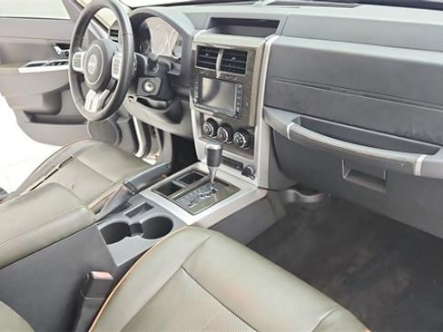 Used 2011 Jeep Liberty 70th Anniversary image 26