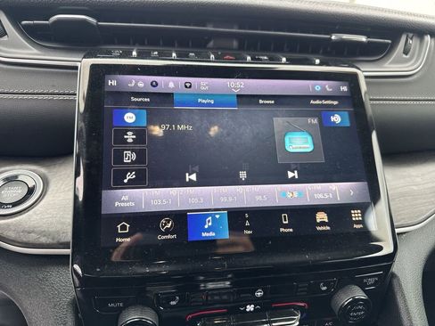 Used 2023 Jeep Grand Cherokee Limited AWD/4WD image 16