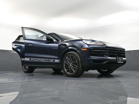 Certified 2024 Porsche Cayenne Coupe image 38