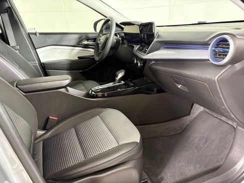 Used 2024 Chevrolet Trax LT image 17