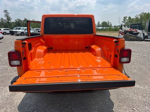 New 2025 Jeep Gladiator Sport image 35