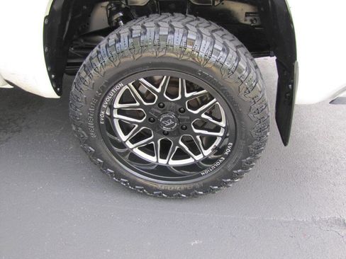 Used 2020 Toyota Tundra SR5 w/ SR5 Upgrade Package AWD/4WD image 33