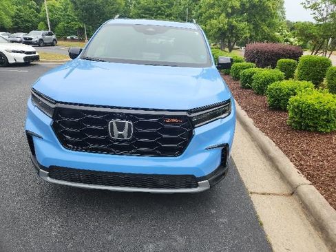 Used 2023 Honda Pilot TrailSport image 4