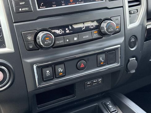 Used 2019 Nissan Titan SV w/ SV Convenience Package RWD image 32