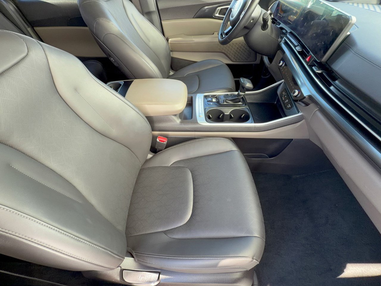 Used 2026 Kia Carnival FWD image 29