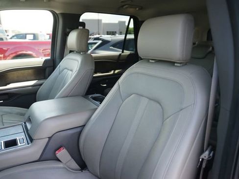 Used 2019 Ford Expedition Limited RWD image 10
