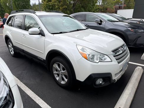 Used 2014 Subaru Outback 2.5i Limited w/ Moonroof Package AWD/4WD image 3