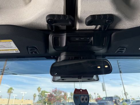 Used 2025 Jeep Wrangler Unlimited Sahara AWD/4WD image 26