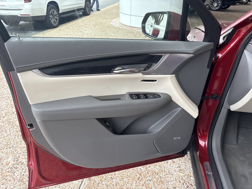 Certified 2025 Cadillac XT6 Premium Luxury AWD/4WD image 22