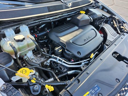 Used 2024 Chrysler Pacifica Touring-L FWD image 35