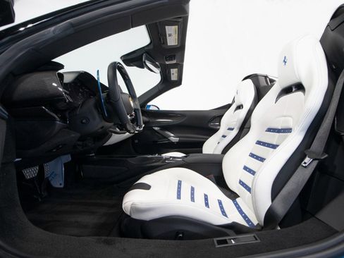 Used 2024 Ferrari SF90 Spider image 29