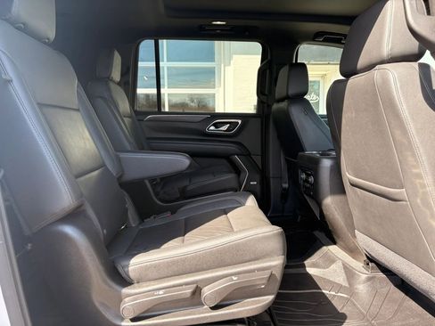 Used 2021 Chevrolet Suburban LT w/ LT Signature Package AWD/4WD image 12