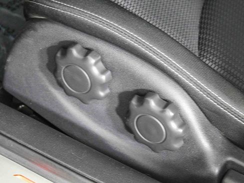 Used 2012 Nissan 370Z Roadster image 21