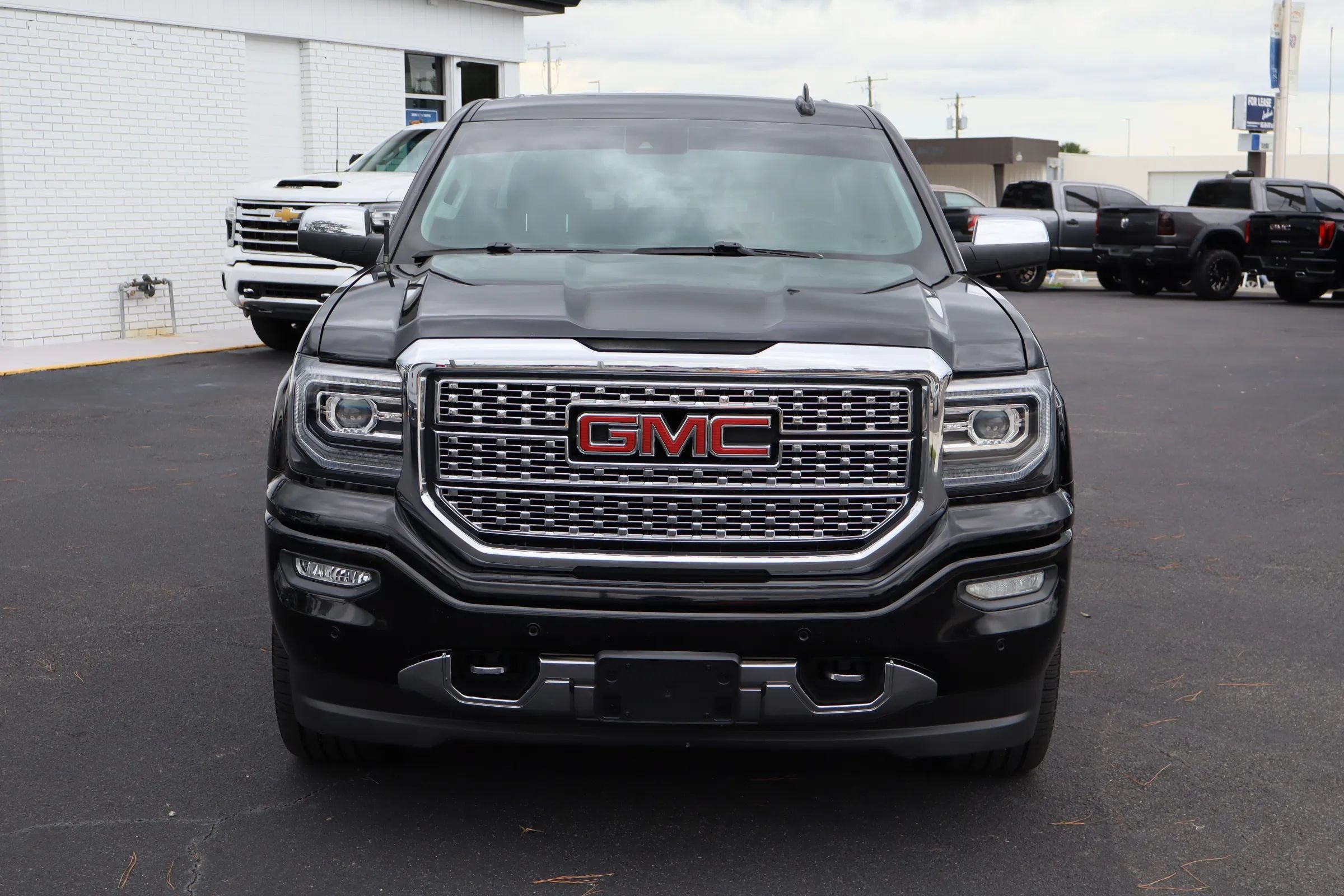 Used 2017 GMC Sierra 1500 Denali w/ Denali Ultimate Package AWD/4WD image 2