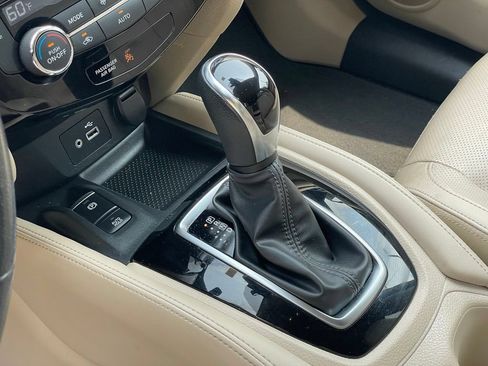 Used 2019 Nissan Rogue SL w/ Premium Package AWD/4WD image 25