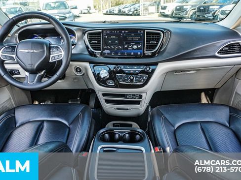 Used 2024 Chrysler Pacifica Touring-L FWD image 27