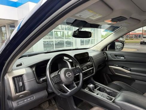 Used 2022 Nissan Pathfinder Platinum w/ Cargo Package AWD/4WD image 7
