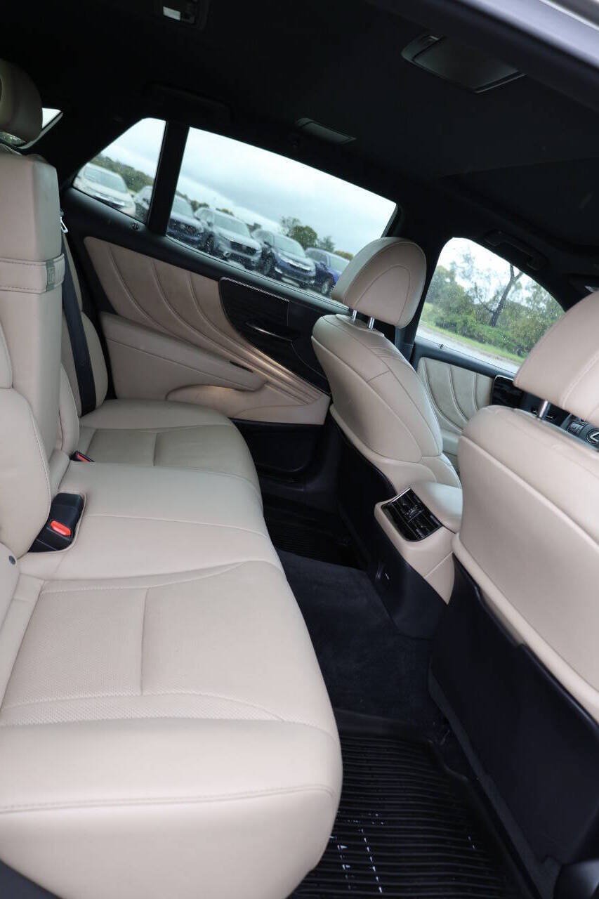 Used 2021 Lexus LS 500 w/ Accessory Package (Z2) RWD image 16