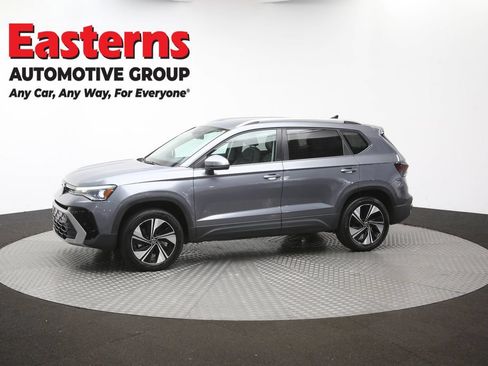 Used 2025 Volkswagen Taos SE AWD/4WD image 56