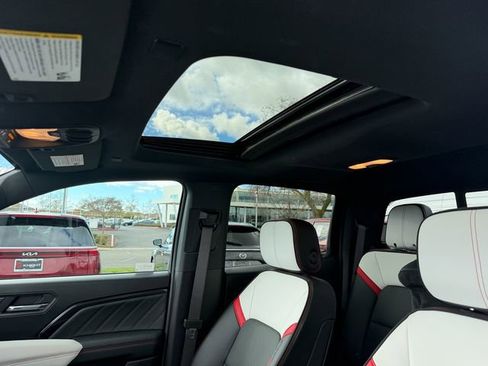 Used 2024 GMC Canyon AT4X image 23