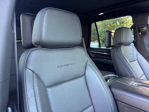 Used 2024 GMC Yukon Denali w/ Advanced Technology Package AWD/4WD image 28