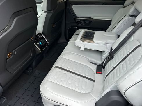 Used 2023 Rivian R1S Launch Edition image 4