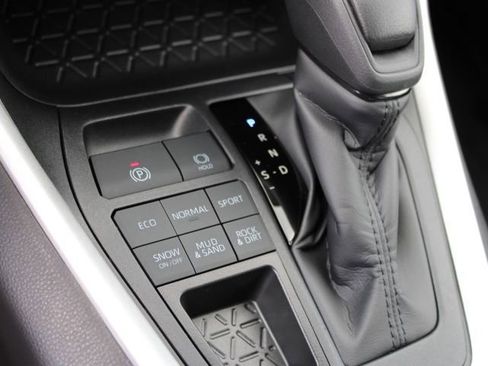Used 2025 Toyota RAV4 XLE w/ Convenience Package AWD/4WD image 17