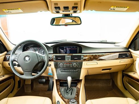 Used 2010 BMW 328i Sedan RWD image 4
